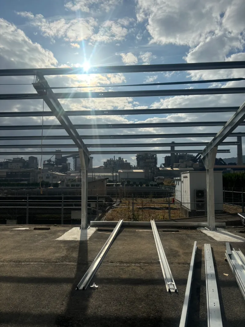 Enkelsøyle solcelle carport